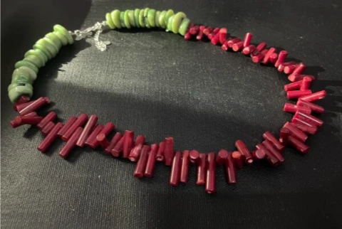 Necklace in red bar shape  and rounded green coral