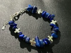 Bracelet in lapis lazuli natrual chip and multiple 925 silver cross