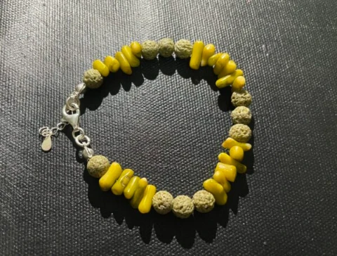 Bracelet yellow-green coral and olive green lava stone bead