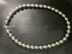 Necklace in grey pearl shaped shell