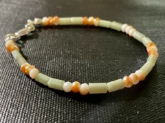 Bracelet jade glass beads and orange crystals