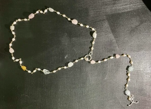 Necklace in Morganite and pearl chain lariat with detail latch