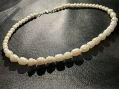 Necklace in baroque white pearl and white lave stone bead