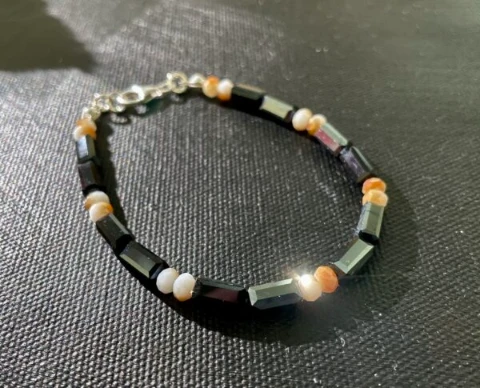 Bracelet in black glass beads and orange crystal