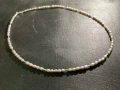 Necklace in grey baroque pearl and 925 silver bar stopper.