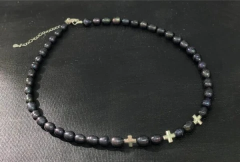 Black pearl with 3 silver cross necklace.