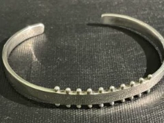 Cuff bracelet in 925 silver with ball edge motif
