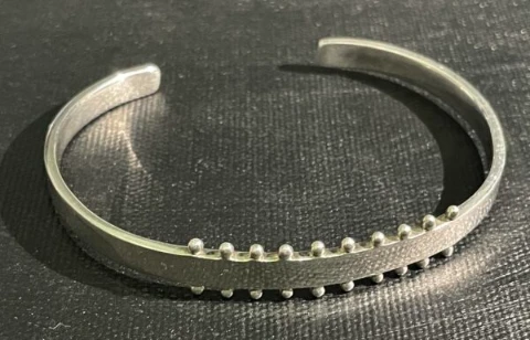 Cuff bracelet in 925 silver with ball edge motif