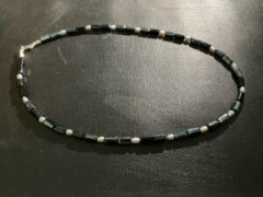Necklace in black glass bead with grey baroque pearl