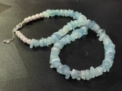 Necklace in aquamarine quartz and white lava stone