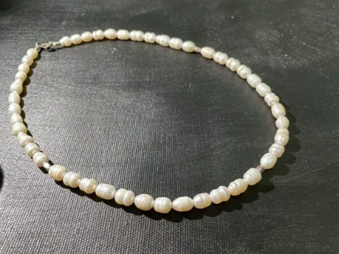 White baroque and silver bar necklace