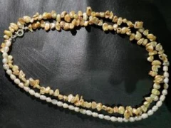 Necklace in gold colour baroque pearl and pearl shell