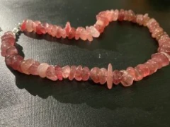 Necklace in rose quartz