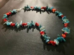 Necklace in red coral and blue apitate