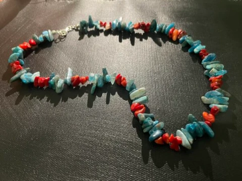 Necklace in red coral and blue apitate