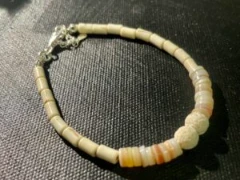 Bracelet in white lava stone bead, natural shell and white stone bead