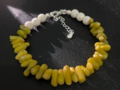 Bracelet in yellow-green coral and white lava stone