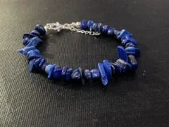 Bracelet in natural chip lapiz lazuli