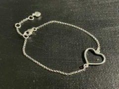 Fine 925 silver chain with central heart charm