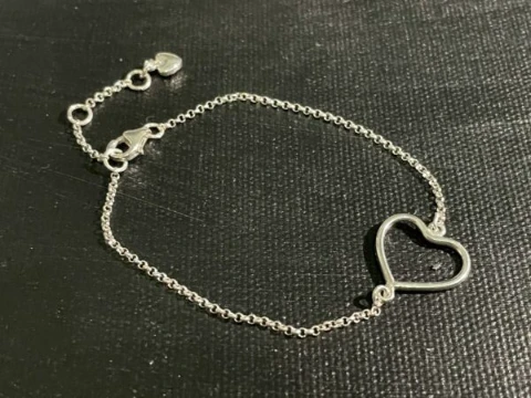 Fine 925 silver chain with central heart charm