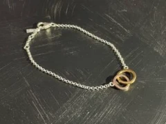 Fine chain bracelet with central linked hoops in rose and yellow gold vermeil.