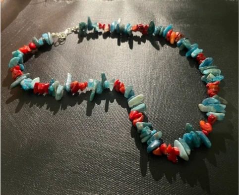Necklace in red coral and blue apitate